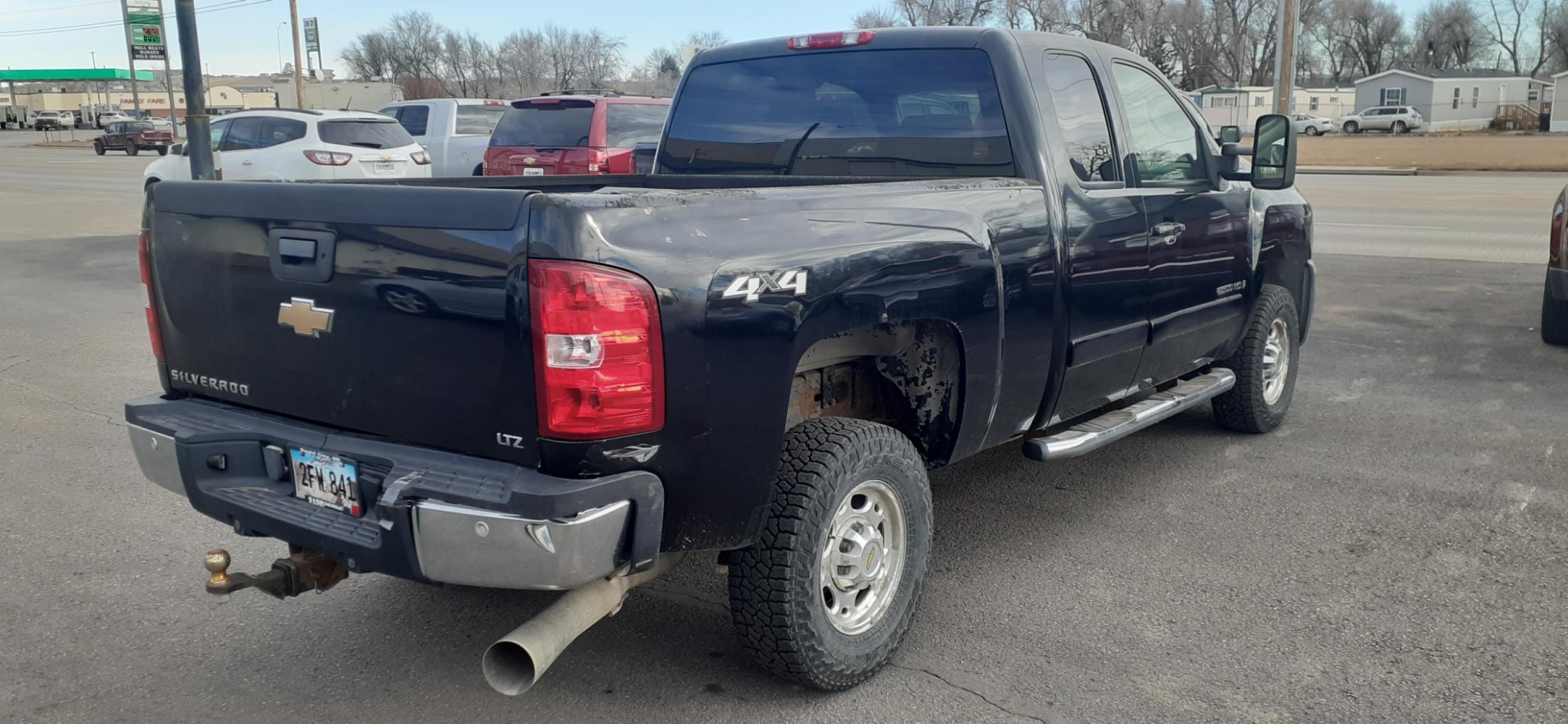 2007 Chevrolet Silverado 2500HD (1GCHK296X7E) , located at 2015 Cambell Street, Rapid City, SD, 57701, (605) 342-8326, 44.066433, -103.191772 - CARFAX AVAILABLE - Photo #3